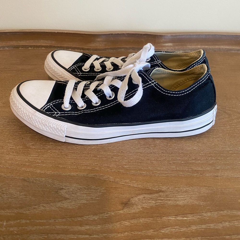 Classic Chuck Taylor Converse Black Sneakers Great condition Womens 7.5